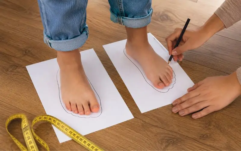 measure both feet